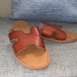 ⭐️Universal Thread Sandals SIZE 8⭐️